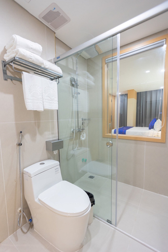 Bathroom 3, Sunshine Apartment Hotel, Móng Cái