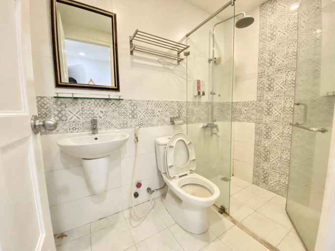 Bathroom 5, M-H Serviced Apartment, Bình Thạnh