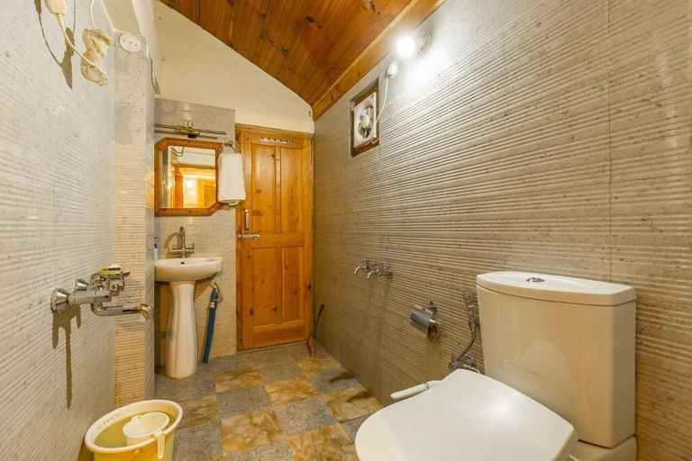 Bathroom 3, Zostel Homes Cheog - Shimla, Shimla