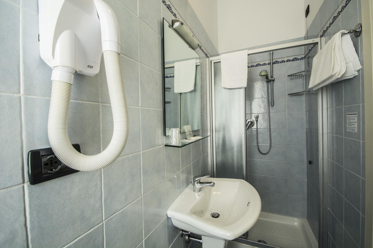 Bathroom 4, Hotel Riviera Blu, Pisa
