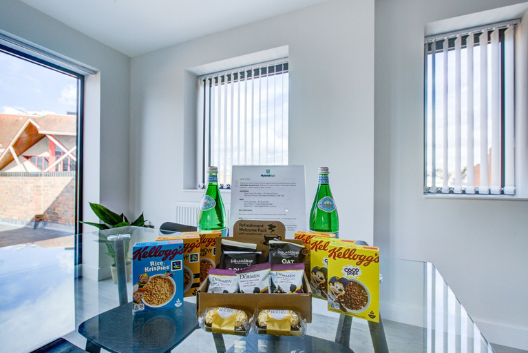 Food & Drinks, Hybrid Resi - Uxbridge, London