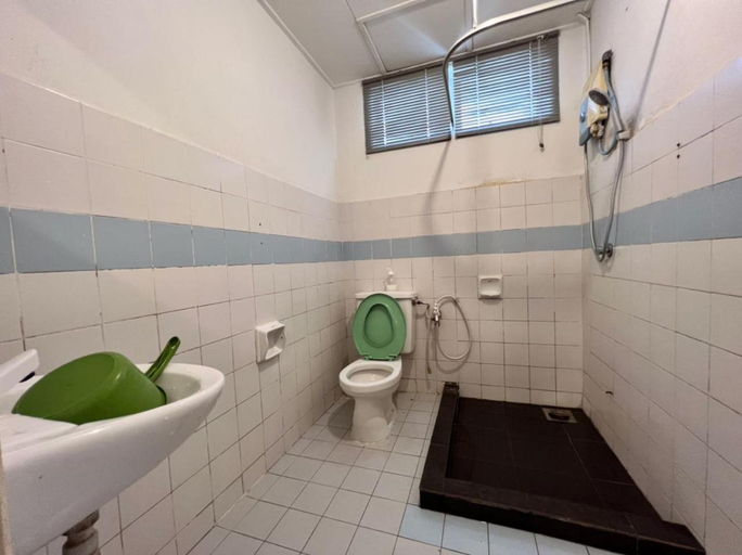 Bathroom 4, Maya Apartment Bay View Villas, Port Dickson