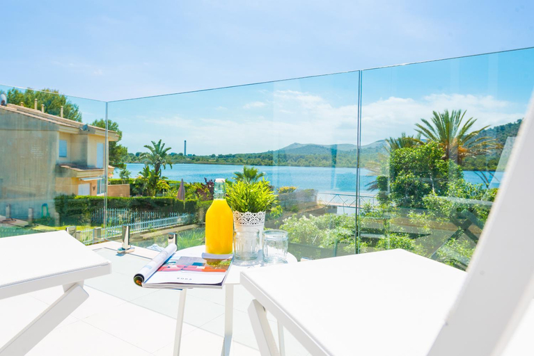 Others 4, Villa del Lago Atzavara, Baleares