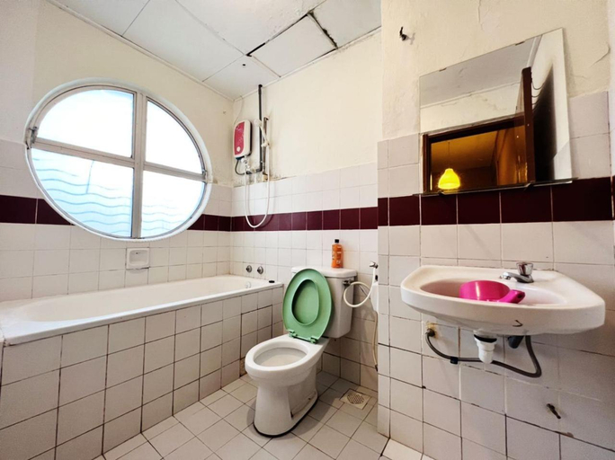 Bathroom 4, Maya Apartment Bay View Villas, Port Dickson