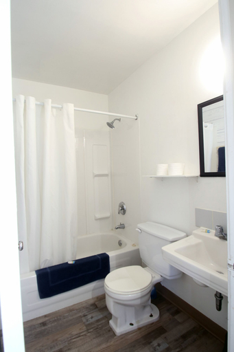 Bathroom 3, Castle Motel Edson, Division No. 14