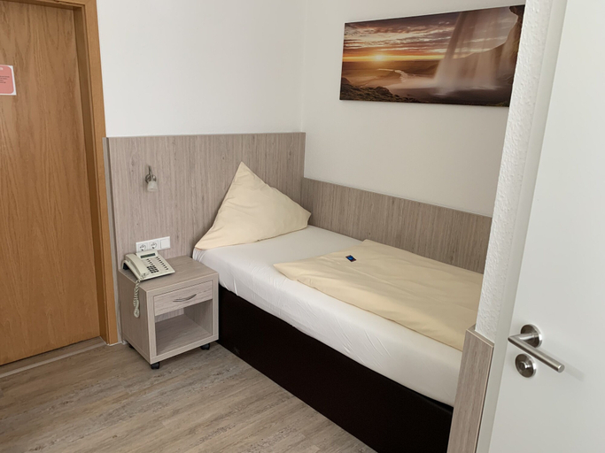 Bedroom 4, Ziegenbruch's Hotel & Restaurant, Herford