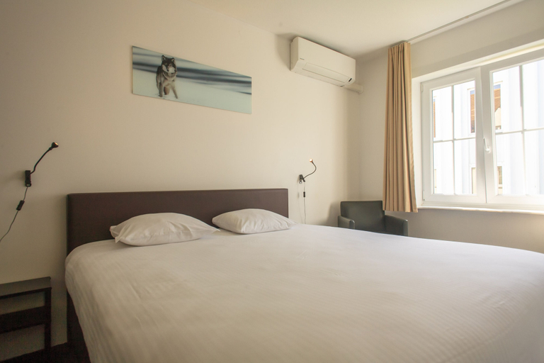 Bedroom 2, Hotel St-Janshof, West-Vlaanderen