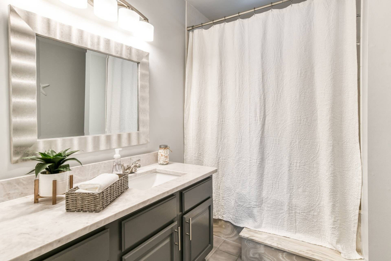 Bathroom 4, Paradisea, Saint Johns