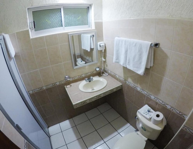 Bathroom 3, Hotel Davimar, Salvador Alvarado
