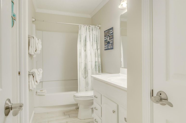Bathroom 3, 7A, Vacay All Day, Walton