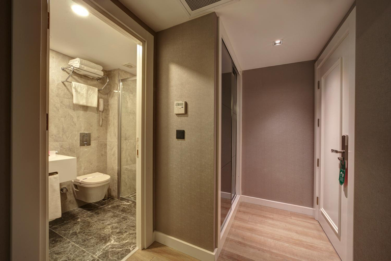 Bathroom 5, Dora Pera Hotel, Beyoğlu
