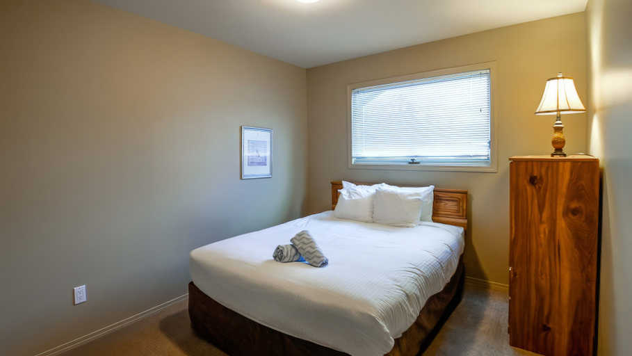 Bedroom 2, Thunder Ridge by Fernie Lodging CO, East Kootenay