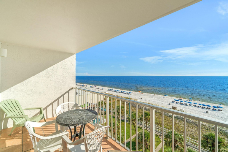 The Summit 726, Bay