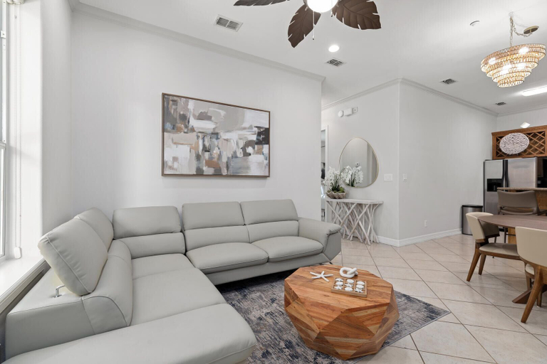 Others 4, Modern Ground flr Condo 1/2 Block to Beach w Pool!, Cameron