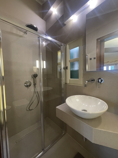 Bathroom 3, isabo, Peloponnese