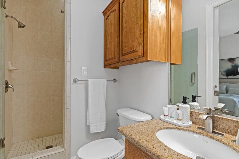 Bathroom 3, Modern Ground flr Condo 1/2 Block to Beach w Pool!, Cameron