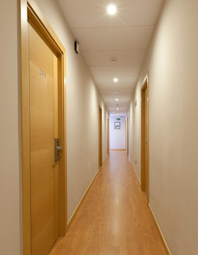 Others 5, Hostal Jemasaca-Palma61, Madrid