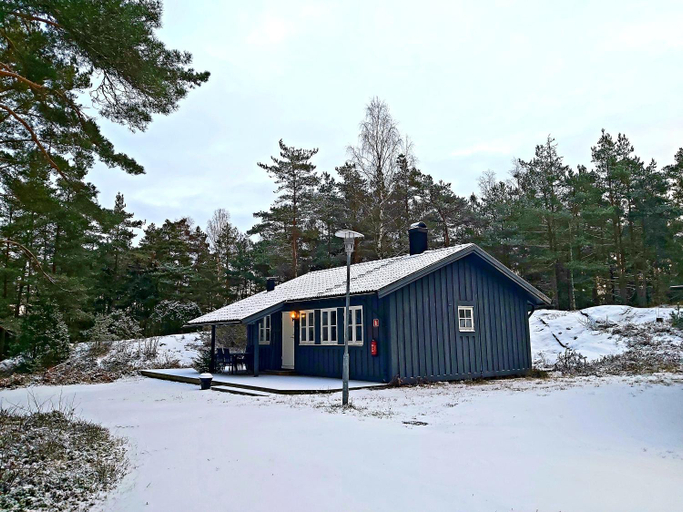 Others 5, Hallestrand Cottage -Sillen, Strömstad