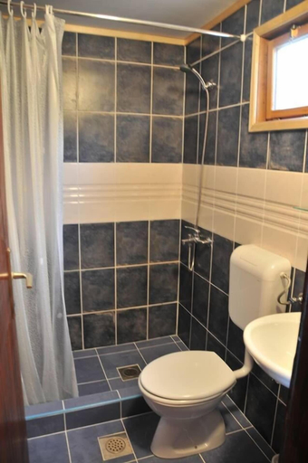 Bathroom, Caushi Studio Ada Bojana