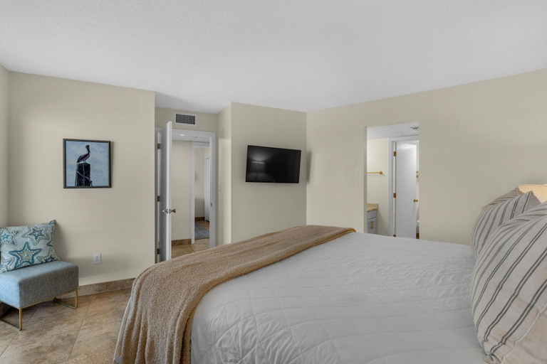 Bedroom 4, Edgewater Tower 2-805, Bay