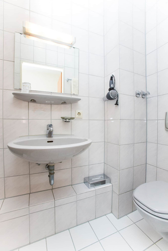 Bathroom 4, Hotel Wegener, Mannheim
