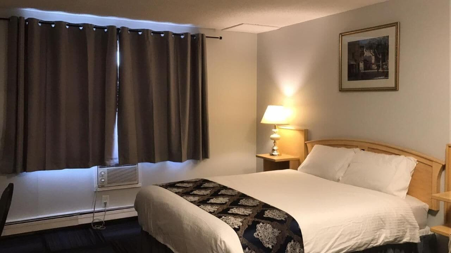 Bedroom 2, Country Garden Inn, Division No. 12