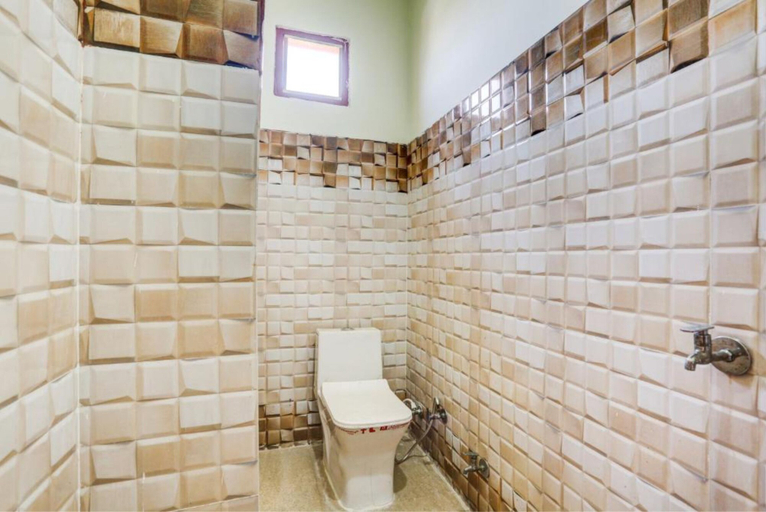Bathroom, Goroomgo Hotel M J Agra, Agra