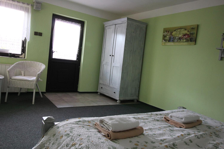 Others 4, Penzion Na Statku, Nymburk
