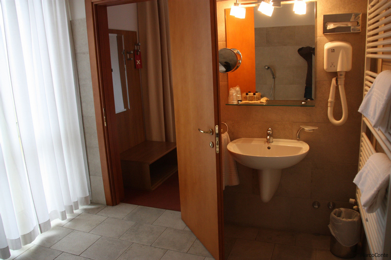 Bedroom 5, Hotel Lux, Alessandria