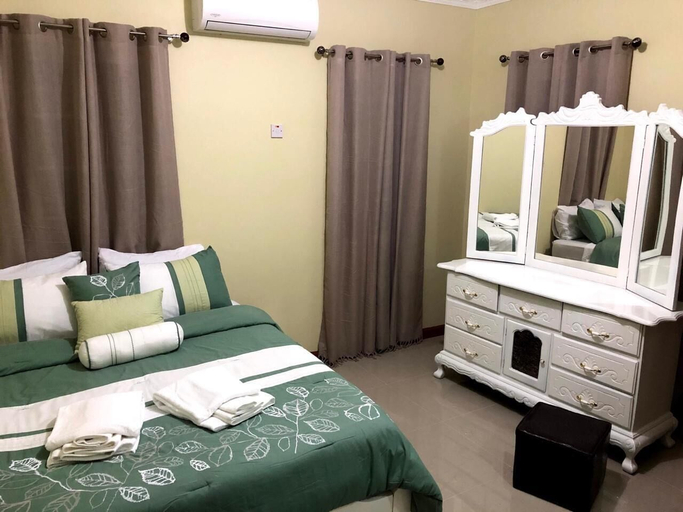Bedroom 1, Lapiz Lazuli at Serenity Palms