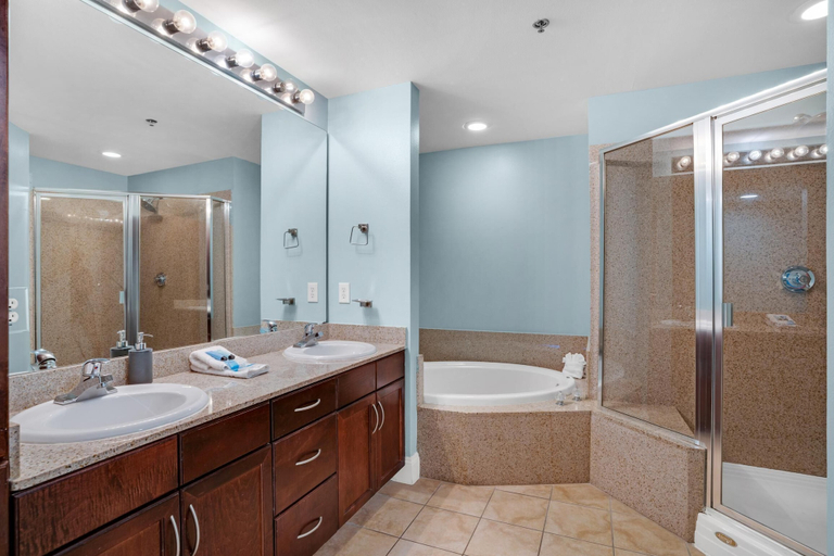 Bathroom 4, Laketown Wharf 607, Bay