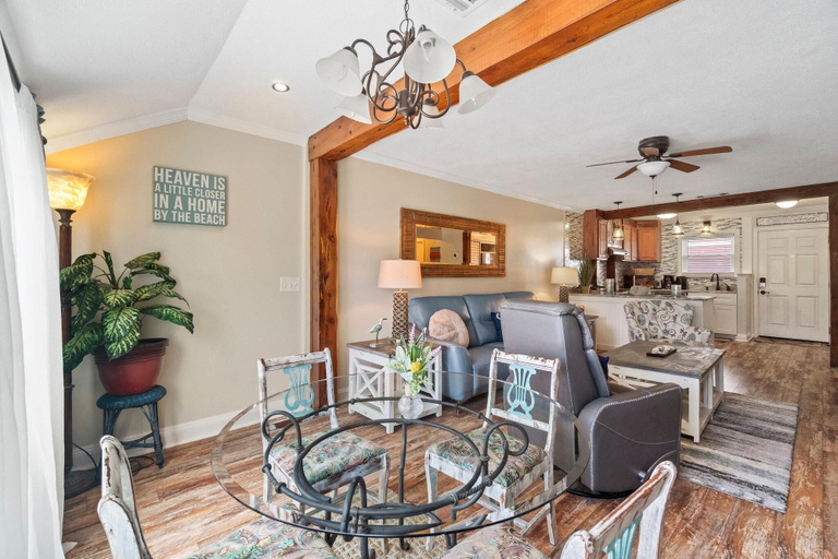 Others 4, 7904 Surf Dr #7, Bay