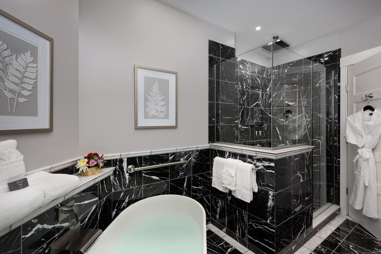 Bathroom 4, Rockport Harbor Hotel, Knox