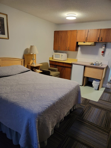 Bedroom 2, Country Garden Inn, Division No. 12