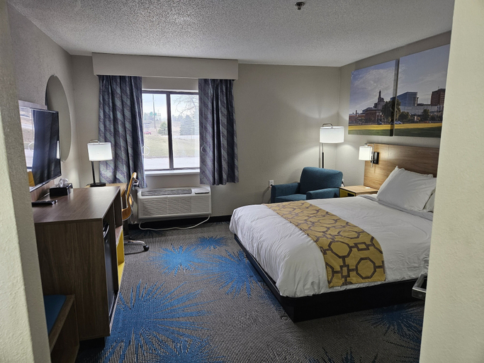 Bedroom 3, Days Inn By Wyndham Davenport, Scott
