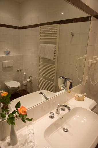 Bathroom 4, Hotel Fürst Bismarck, Hamburg