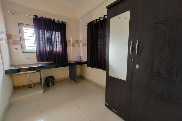 Others 4, Vaishnav Inn, Pune