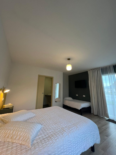 Bedroom 2, Hôtel Les Voisins Beaucemaine, Côtes-d'Armor
