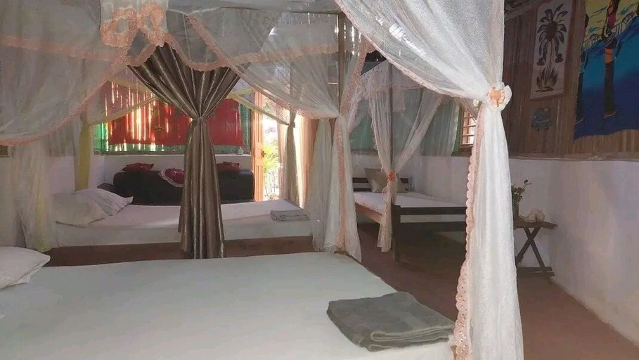 Bedroom 2, Piscine Bimoko, Diana