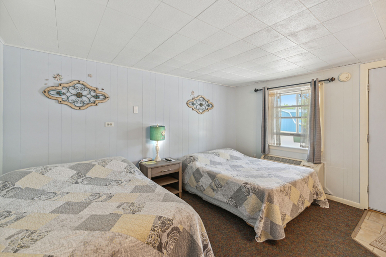 Bedroom 5, Sunset Acres Motel, Lenawee