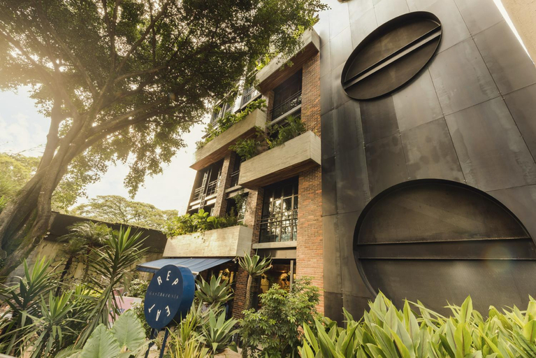 Exterior & Views
