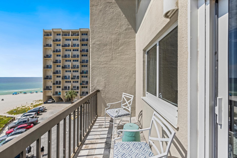 Others 4, Pinnacle Port 304a, Bay