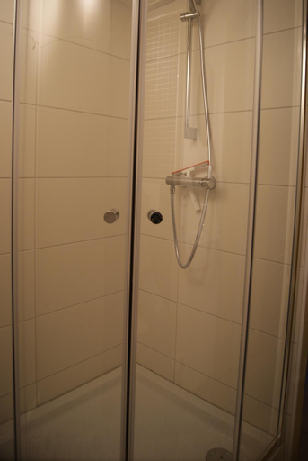 Bathroom 13
