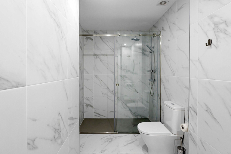 Bathroom 4, Urban House by LovelyStay, Porto