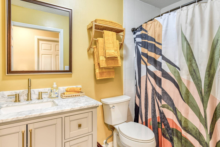 Bathroom 4, Jungle Oasis, Saint Johns