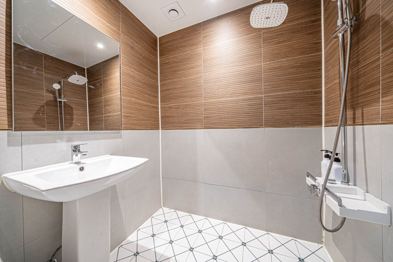 Bathroom 5, DK Hotel, Nam