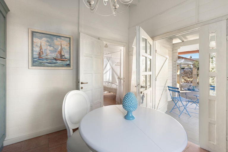 Others 4, 3716 Villetta White by Barbarhouse, Lecce