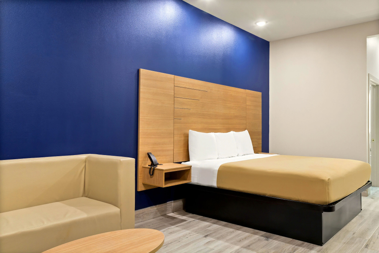 Bedroom 2, Scottish Inn Parker, Houston