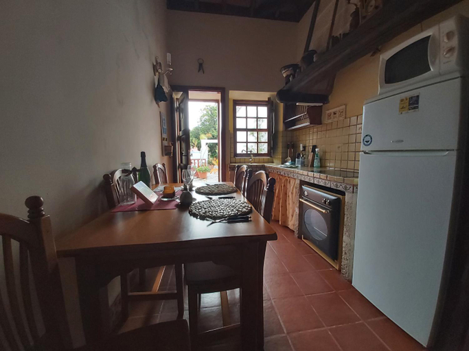 Others 3, Villa-Sleeps4-Parking-Garden-Pool-NearAirport, Santa Cruz de Tenerife