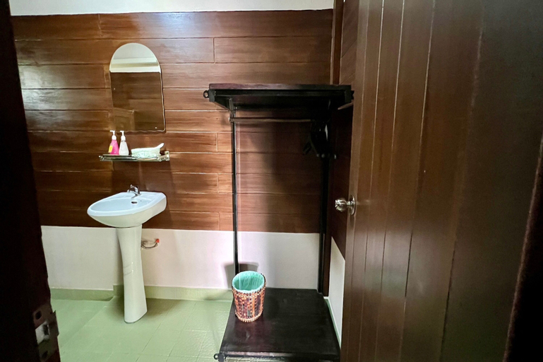 Bathroom 8